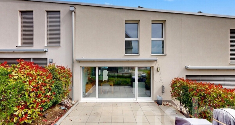 Maison mitoyenne excavée avec jardin privatif et vue sur le lac ! image 12