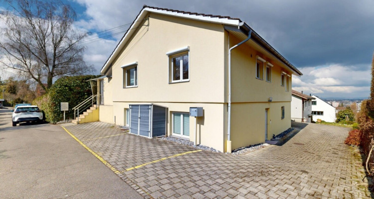 Einfamilienhaus mit Einliegerwohnung in ruhiger aber zentraler Lage image 1