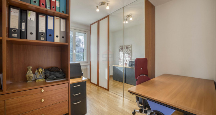 EN EXCLUSIVITÉ : Propriété familiale de caractère sur belle parcelle arborée à Genthod image 11