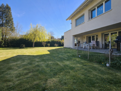 Élégante villa familiale avec grand jardin plat et fort potentiel à Founex image 2