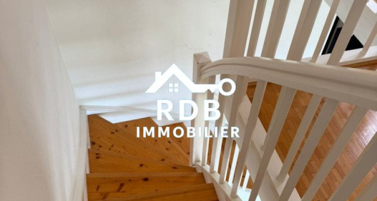 Appartement de 4,5 pièces au 8ème étage situé à Genève 1203 image 2