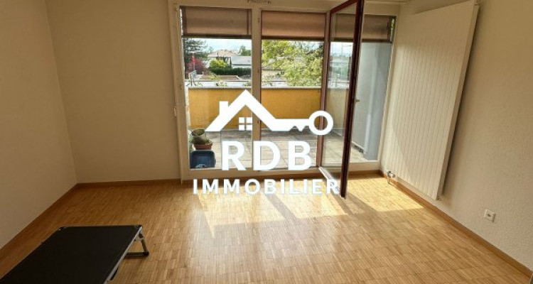 Appartement en duplex de 4,5 pièces au 1er étage situé à Onex 1213 image 2