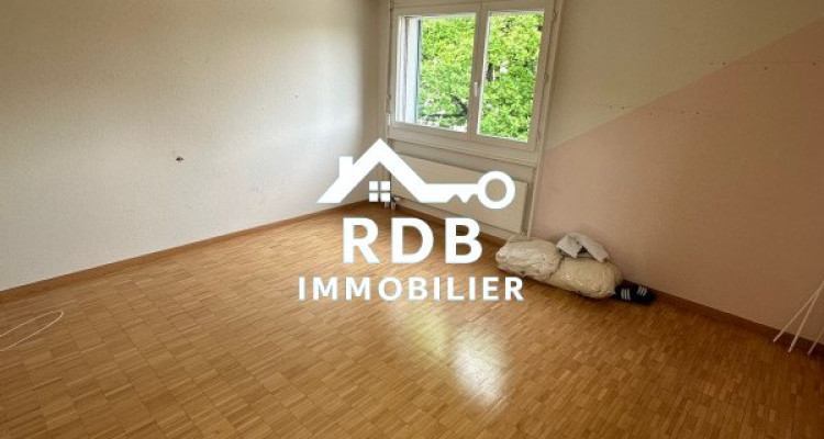 Appartement en duplex de 4,5 pièces au 1er étage situé à Onex 1213 image 1