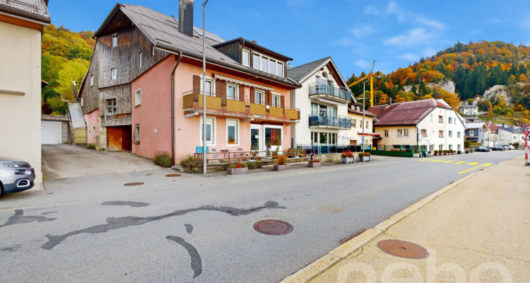 Le Pont: Propriété sur les quais avec jardin et parking souterrain image 1