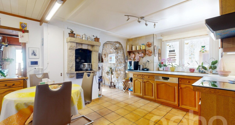 Le Pont: Propriété sur les quais avec jardin et parking souterrain image 9