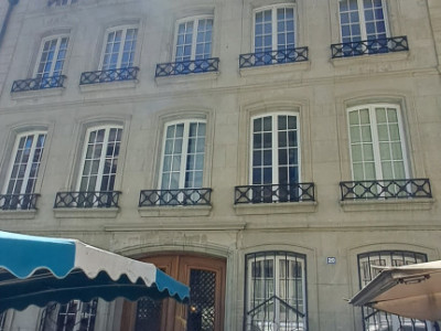 A vendre au cœur de la Vieille Ville de Fribourg un magnifique attique image 2