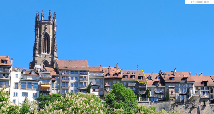 A vendre au cœur de la Vieille Ville de Fribourg un magnifique attique image 1