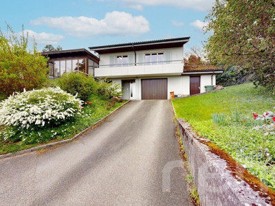 Charmantes 4.5-Zimmerhaus mit Weitsicht und grosser Parzelle image 1