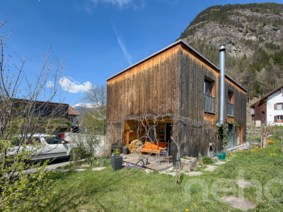 Modernes Wohnen im Grünen mit Naturgarten und Bergblick image 1