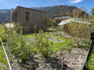 Modernes Wohnen im Grünen mit Naturgarten und Bergblick image 2
