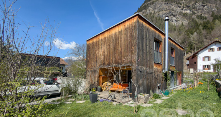 Modernes Wohnen im Grünen mit Naturgarten und Bergblick image 1
