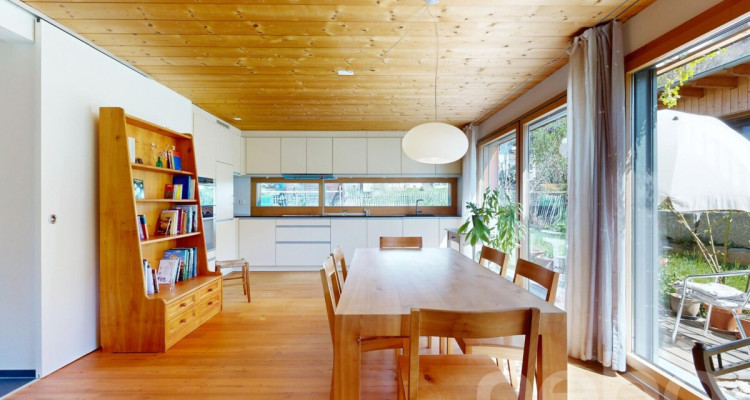 Modernes Wohnen im Grünen mit Naturgarten und Bergblick image 4