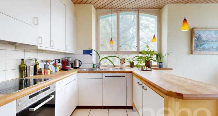 Zweifamilienhaus mit traumhafter Aussicht image 3