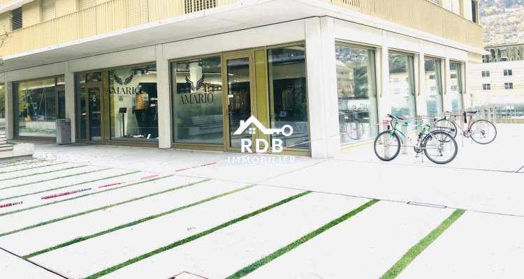 Local commercial disponible immédiatement à Sion cour de gare  image 5