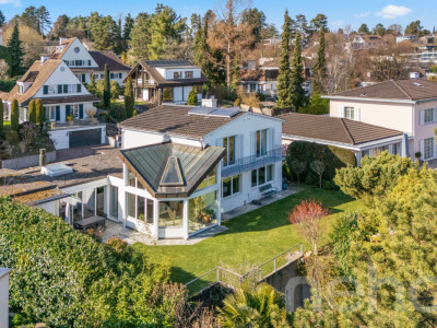 Exklusive Villa mit Galerie, Indoor-Pool und Gartenidylle image 2