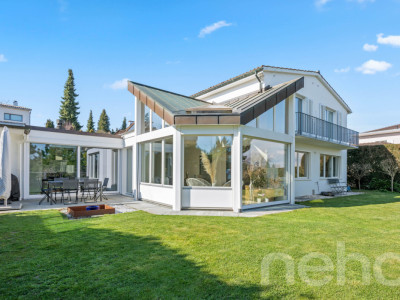 Exklusive Villa mit Galerie, Indoor-Pool und Gartenidylle image 3