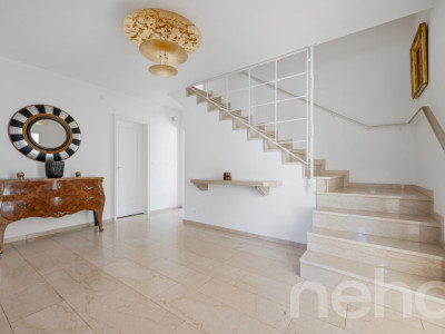 Exklusive Villa mit Galerie, Indoor-Pool und Gartenidylle image 4