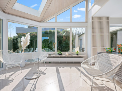 Exklusive Villa mit Galerie, Indoor-Pool und Gartenidylle image 8