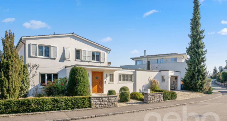 Exklusive Villa mit Galerie, Indoor-Pool und Gartenidylle image 1