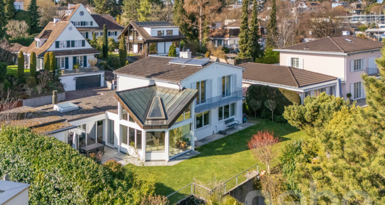 Exklusive Villa mit Galerie, Indoor-Pool und Gartenidylle image 2