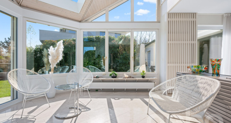 Exklusive Villa mit Galerie, Indoor-Pool und Gartenidylle image 8