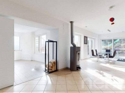 Maison passive avec studio, piscine et vue dégagée image 7