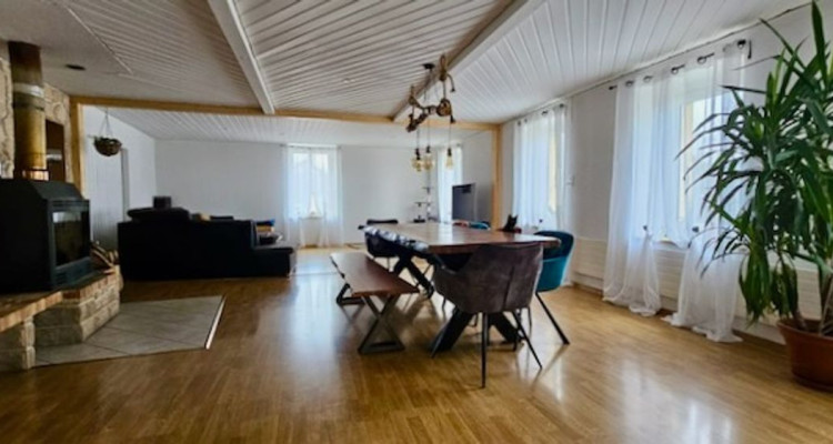 Authentique maison villageoise, Charme et volumes à Boveresse image 6