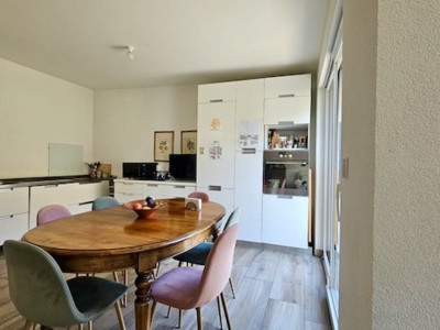  Villa  contigüe située dans un agréable quartier prisé de Fleurier image 10