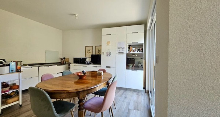  Villa  contigüe située dans un agréable quartier prisé de Fleurier image 10