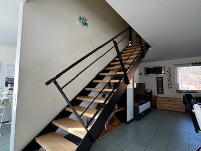 Maison mitoyenne avec deux logements, possibilités activité indépendante, location.. image 5