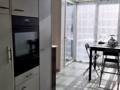 Maison mitoyenne avec deux logements, possibilités activité indépendante, location.. image 6