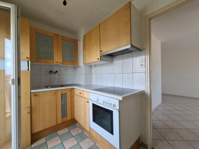 Appartement de 2.5 pièces au 10e étage image 2