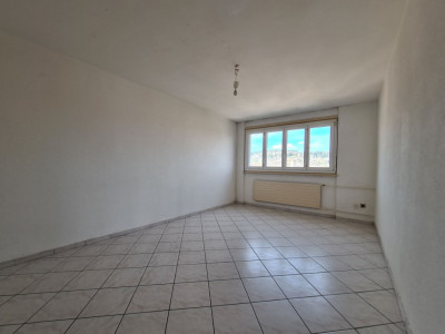 Appartement de 2.5 pièces au 10e étage image 3