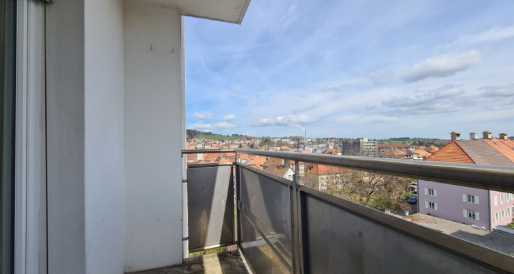 Appartement de 2.5 pièces au 10e étage image 1