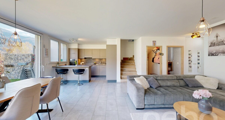 Superbe maison mitoyenne en bout de rangée image 1