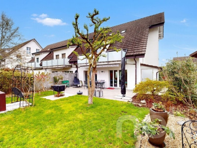 Modernes 5.5-Zimmer Reiheneckhaus mit Garten in Aristau image 1