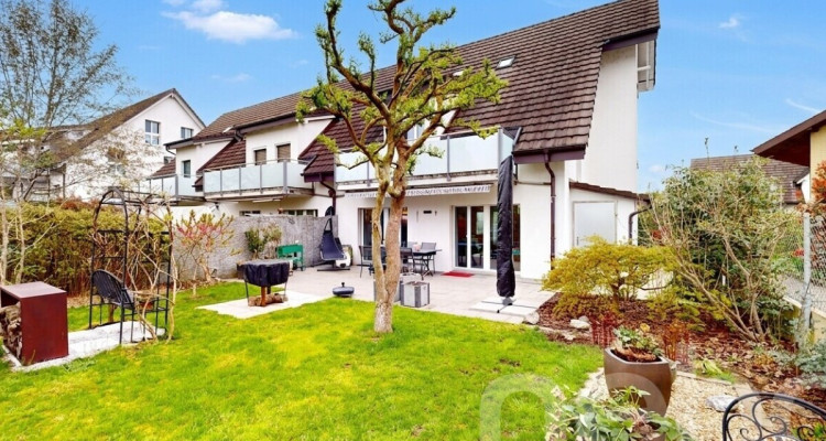 Modernes 5.5-Zimmer Reiheneckhaus mit Garten in Aristau image 1