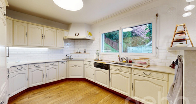 Einfamilienhaus mit Panoramaaussicht und Gartenparadies in Ebikon image 8