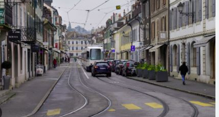 Charmant appartement traversant de 3 pièces – Carouge image 1