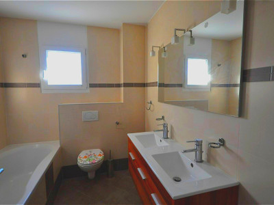 Villa en triplex avec bureau, au cœur des vignobles et des pommiers  image 6