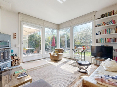 Charmantes Reihenmittelhaus mit sonnigem Garten in Unterengstringen image 2