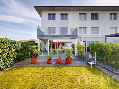 Attraktives 5.5-Zimmer Reiheneckhaus mit pflegeleichtem Garten image 1