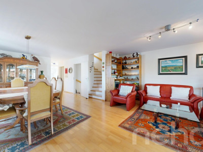 Attraktives 5.5-Zimmer Reiheneckhaus mit pflegeleichtem Garten image 2