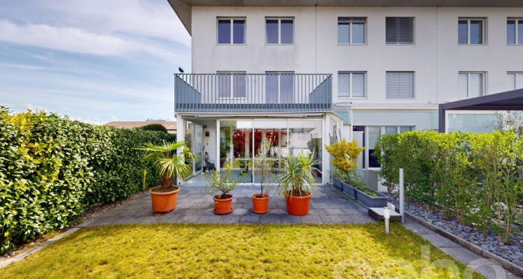 Attraktives 5.5-Zimmer Reiheneckhaus mit pflegeleichtem Garten image 1