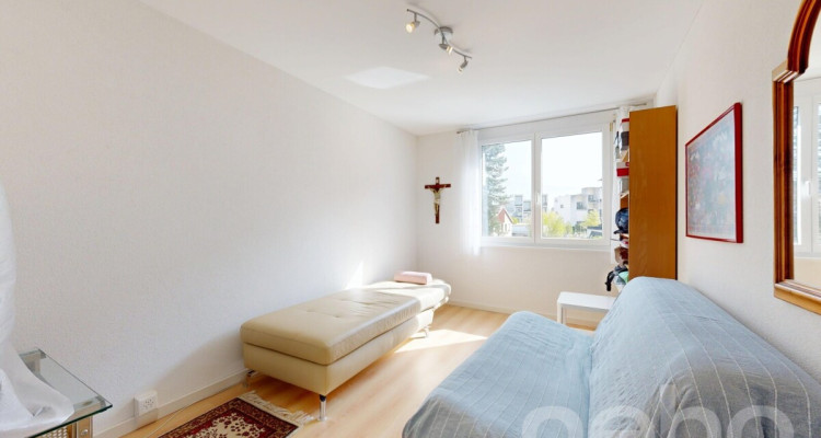 Attraktives 5.5-Zimmer Reiheneckhaus mit pflegeleichtem Garten image 8