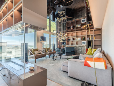 Exklusive 4.5-Zimmer-Terrassenwohnung mit direktem Liftzugang und See-, Berg- und Stadtsicht in Zug image 1