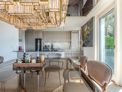 Exklusive 4.5-Zimmer-Terrassenwohnung mit direktem Liftzugang und See-, Berg- und Stadtsicht in Zug image 8