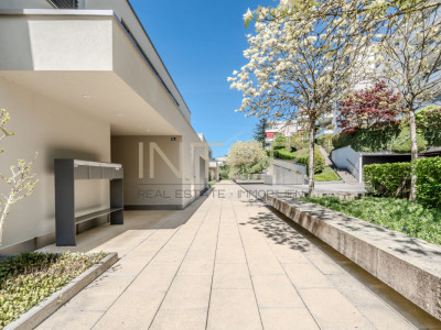 Reserviert: Exklusive 4.5-Zimmer-Terrassenwohnung mit direktem Liftzugang und See-, Berg- und Stadtsicht in Zug image 5