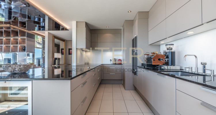 Exklusive 4.5-Zimmer-Terrassenwohnung mit direktem Liftzugang und See-, Berg- und Stadtsicht in Zug image 9