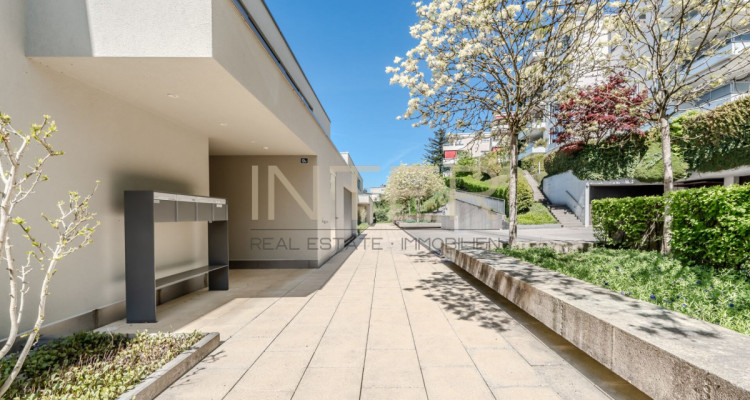 Reserviert: Exklusive 4.5-Zimmer-Terrassenwohnung mit direktem Liftzugang und See-, Berg- und Stadtsicht in Zug image 5